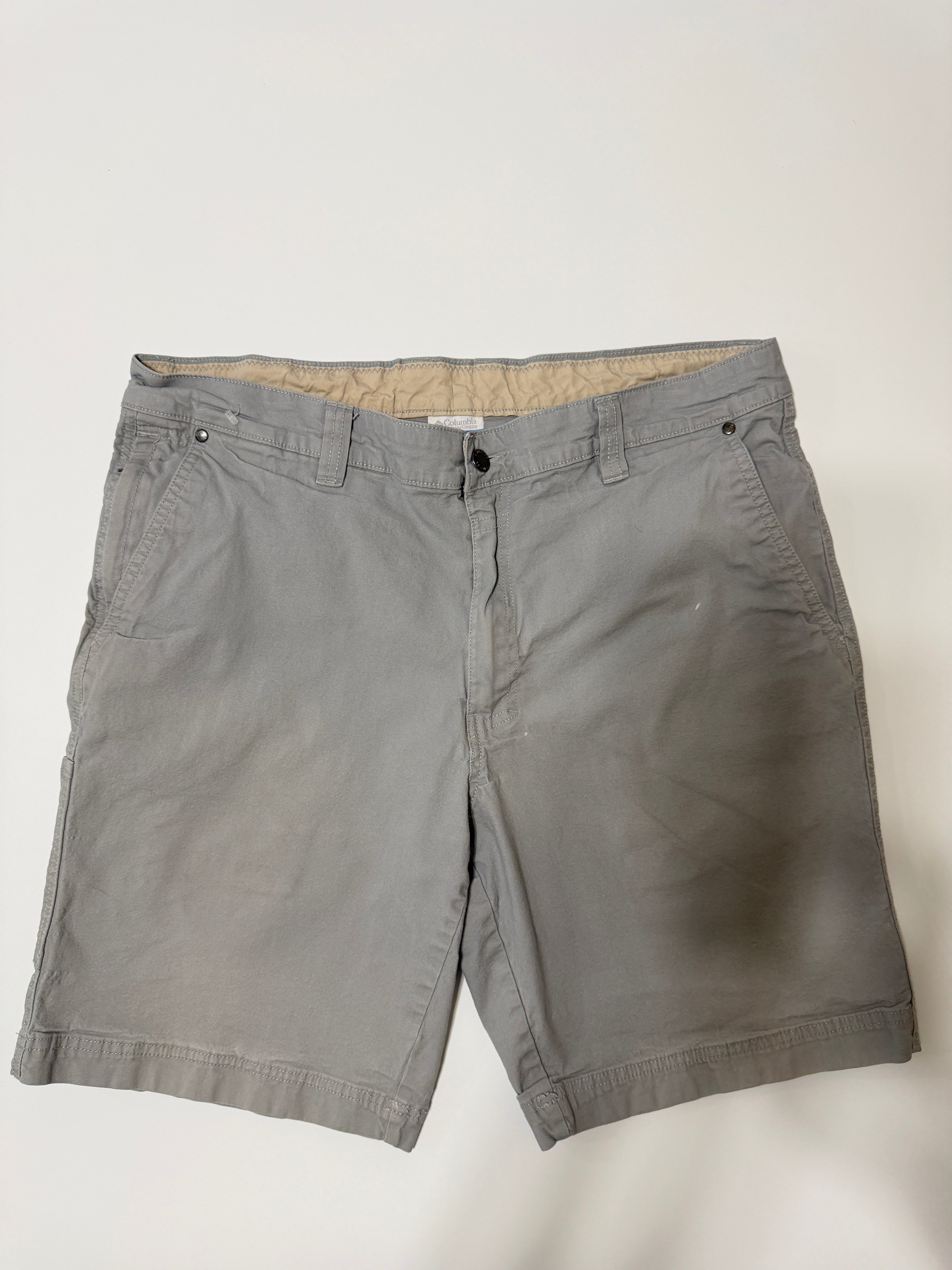 Columbia Men’s Gray Utility Hiking Shorts 38W Regular Fit Cotton Stretch (pre-owned)